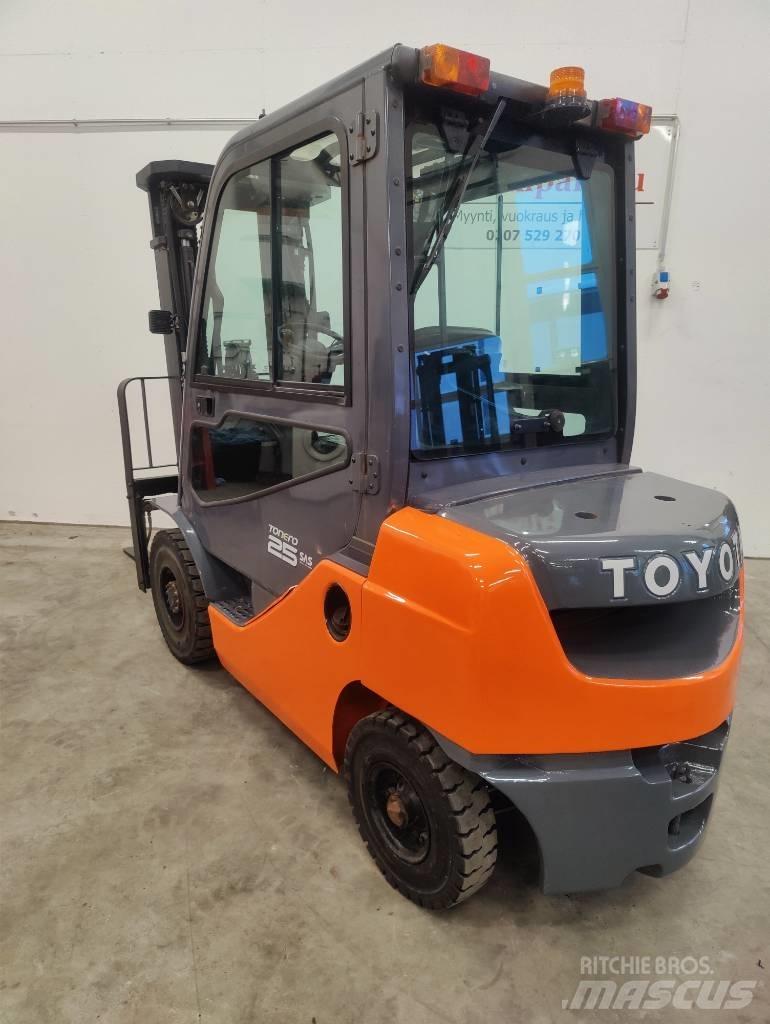 Toyota 02-8 FDF25 Wózki Diesla