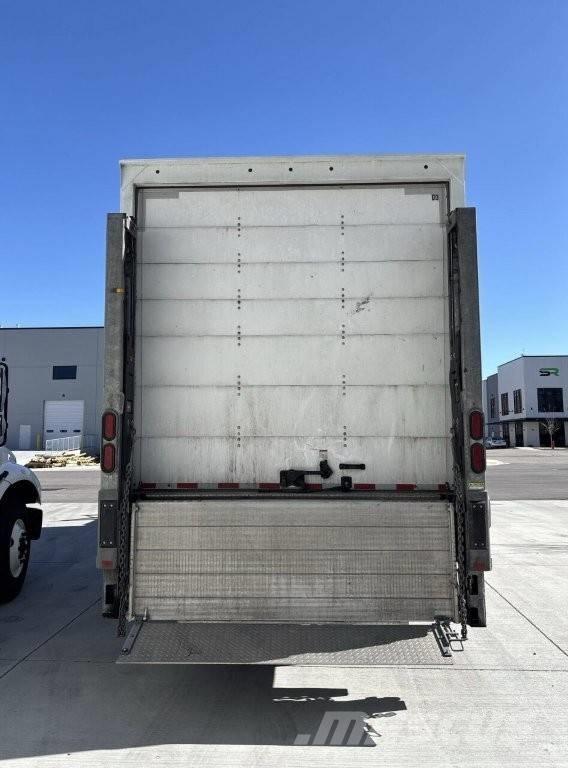 Freightliner M2 Samochody ciężarowe ze skrzynią zamkniętą