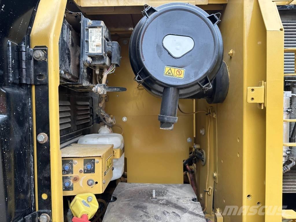 CAT 320D Koparki gąsienicowe