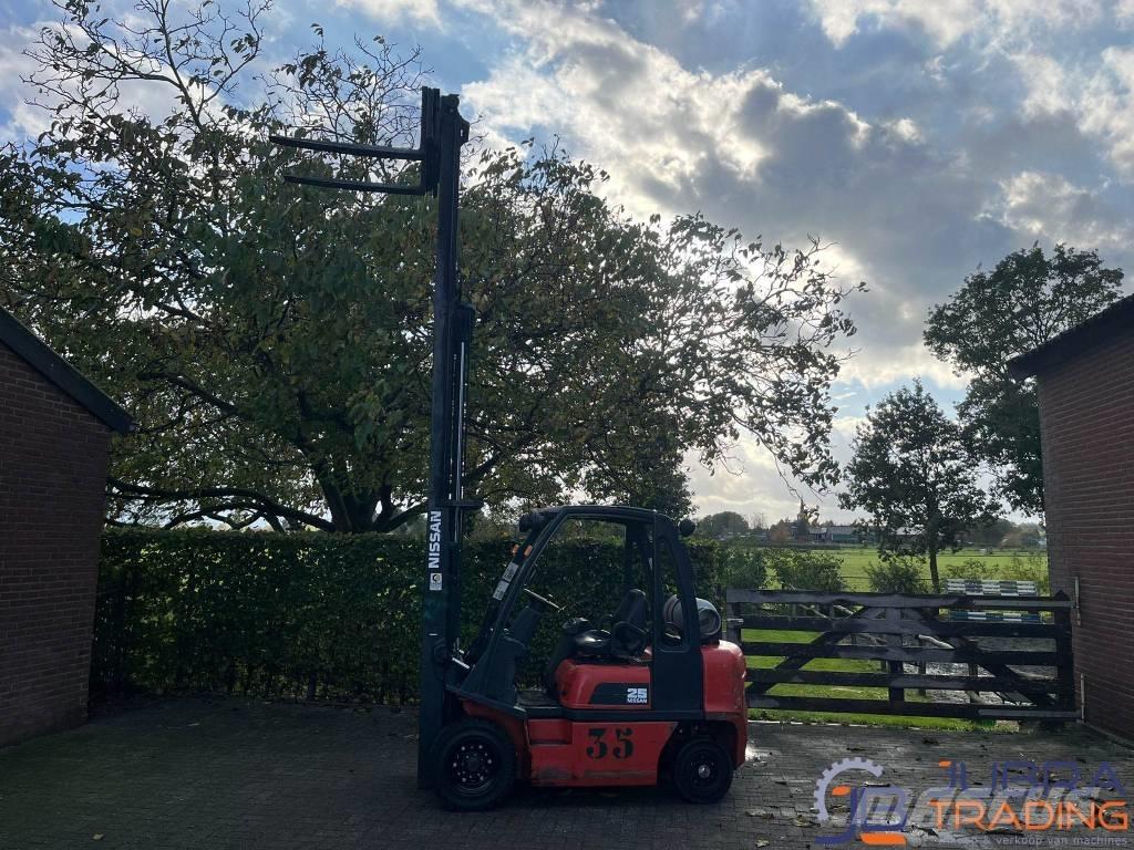 Nissan UD02A25PQ Wózki LPG