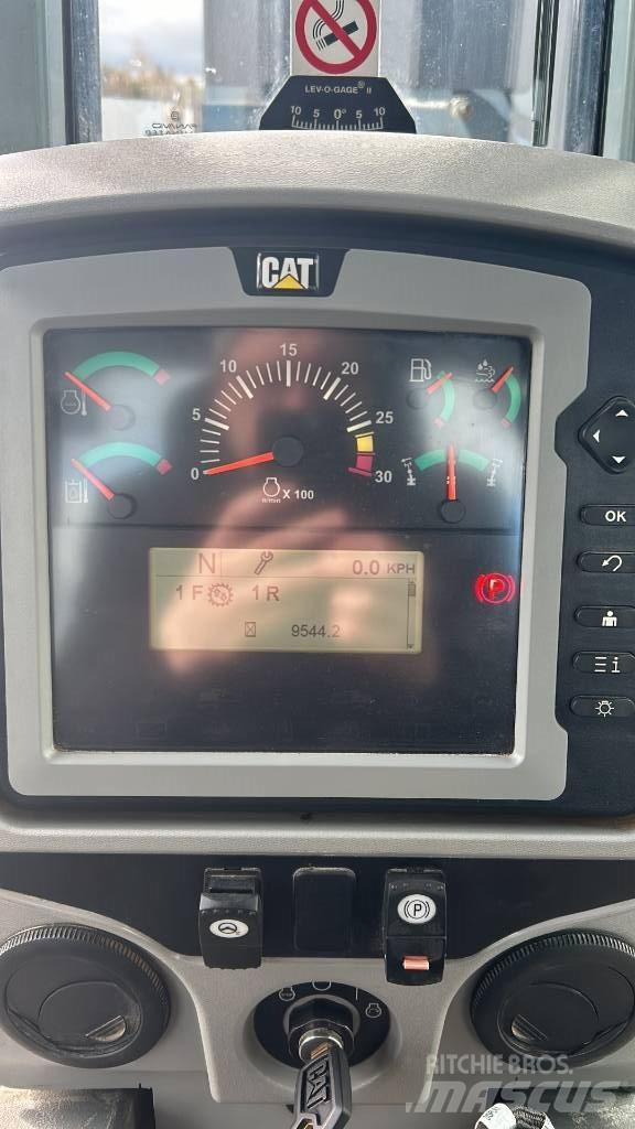 CAT 140 M Równiarki