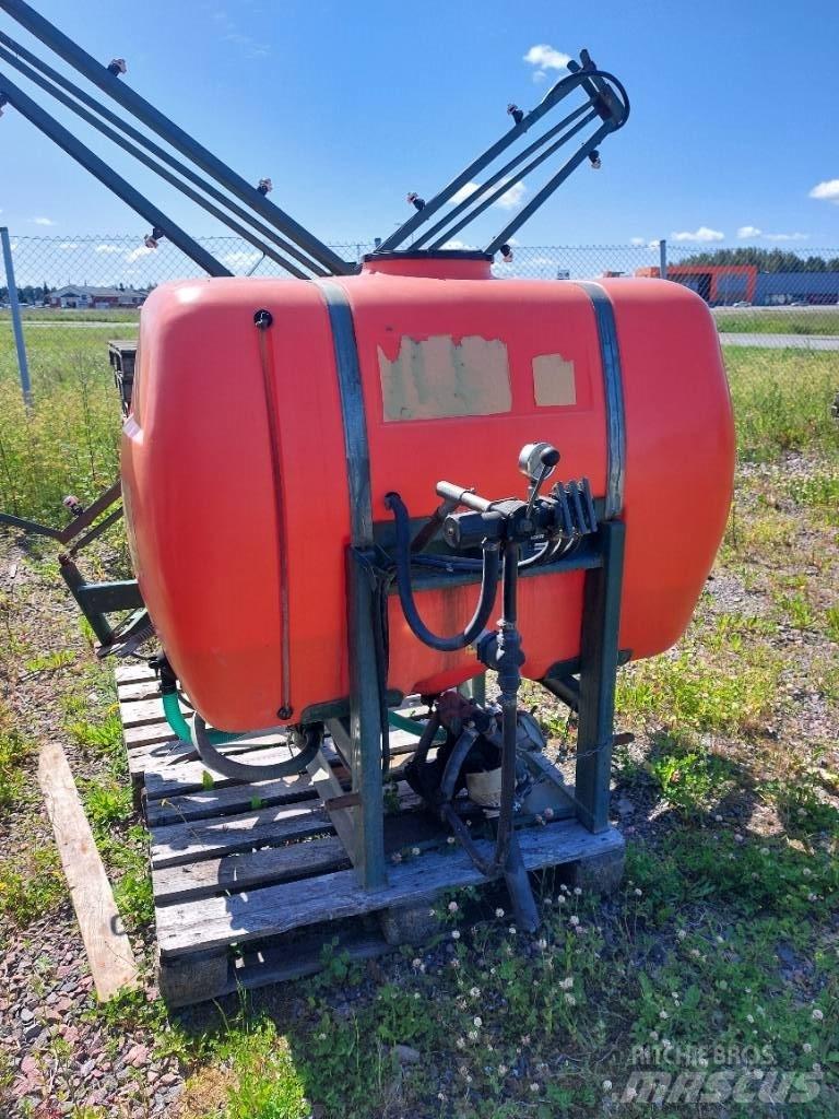 Eho 900l/12m Zamontowane opryskiwacze
