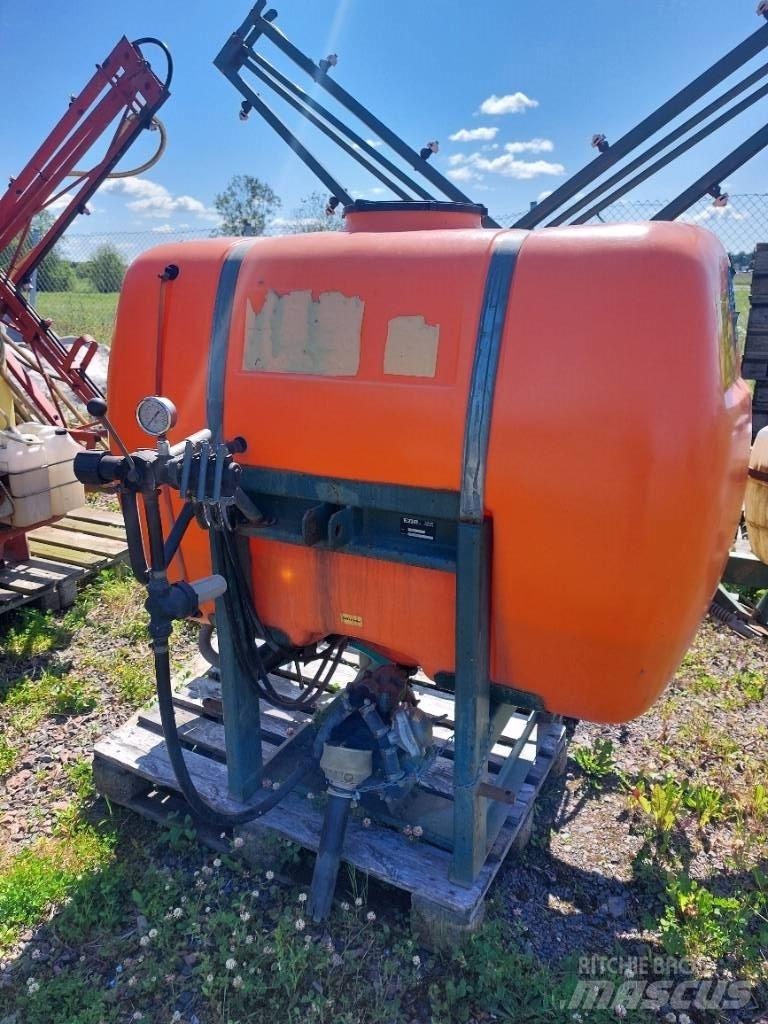 Eho 900l/12m Zamontowane opryskiwacze