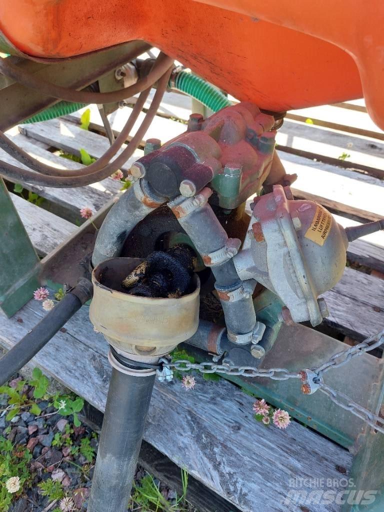 Eho 900l/12m Zamontowane opryskiwacze