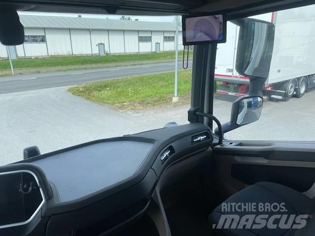 DAF XG 530 FAN Samochody ciężarowe ze skrzynią zamkniętą