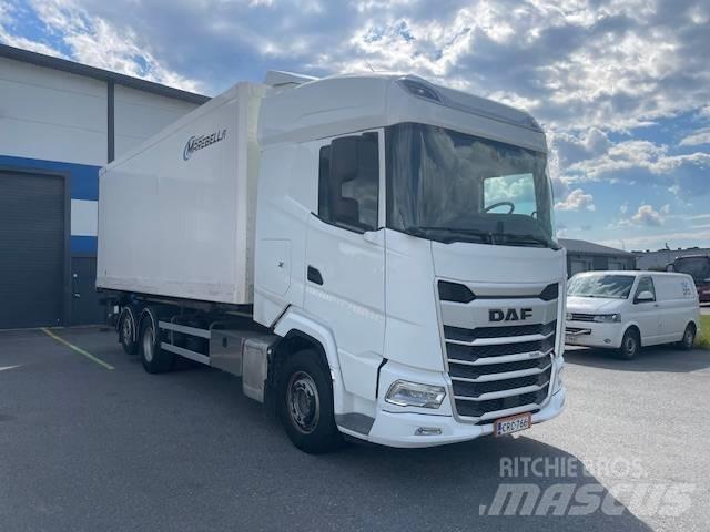 DAF XG 530 FAN Samochody ciężarowe ze skrzynią zamkniętą