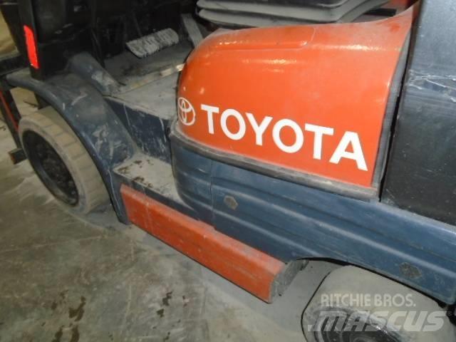 Toyota 52-6 FG U 30 Wózki widłowe terenowe