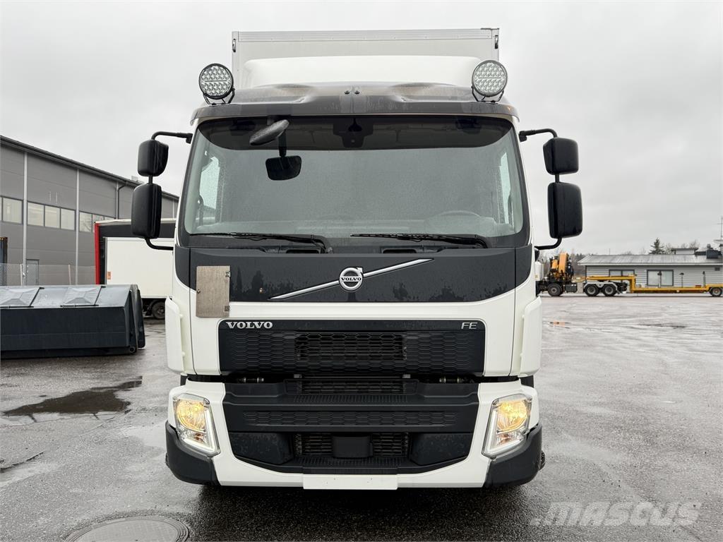 Volvo FE320 4X2 Samochody ciężarowe ze skrzynią zamkniętą