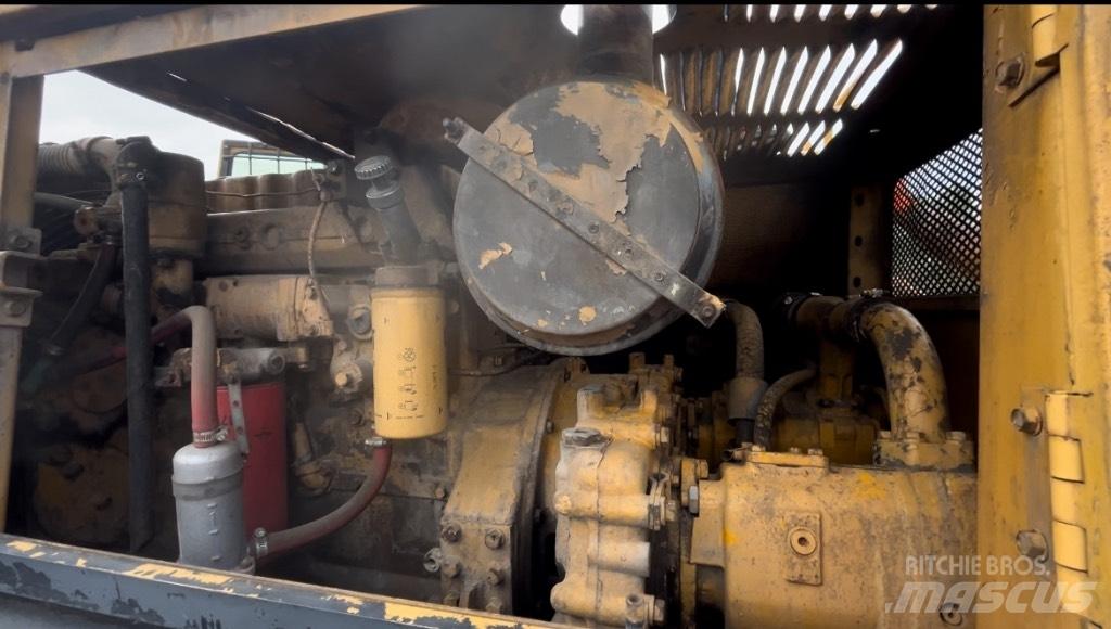 CAT 215 Koparki gąsienicowe