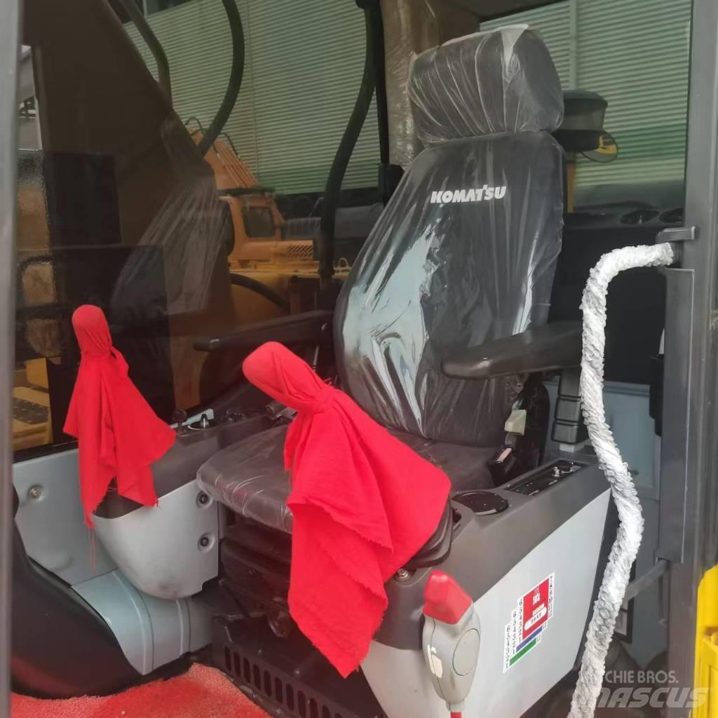 Komatsu 220-8 Minikoparki