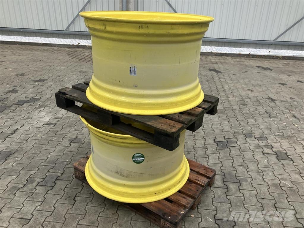 John Deere 23x38 Opony, koła i felgi