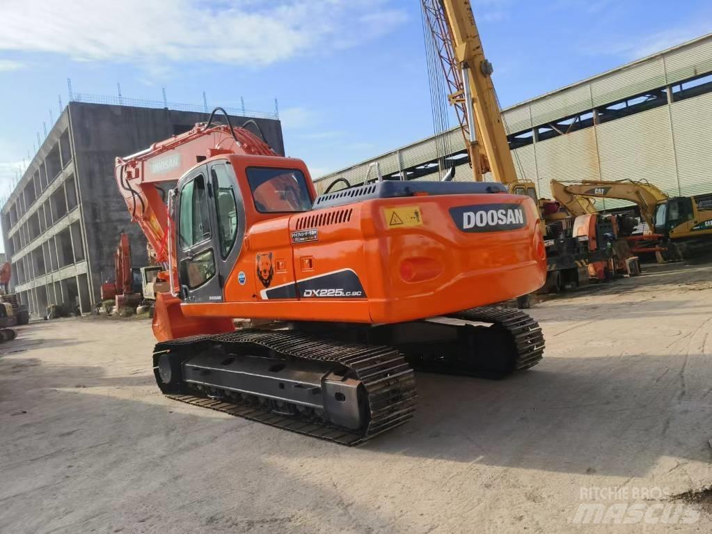 Doosan DX 225 Koparki gąsienicowe