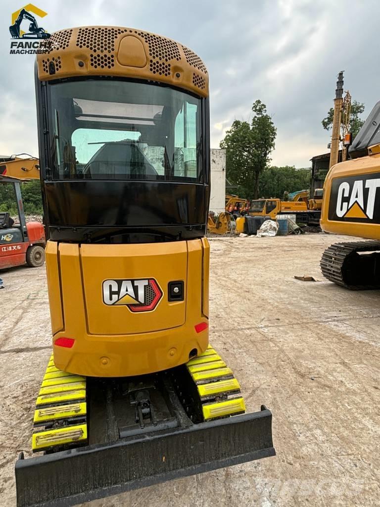 CAT 302 Minikoparki