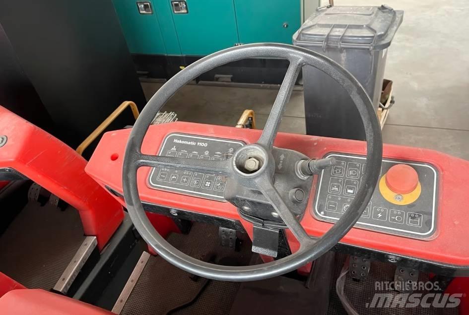 Hako Hakomatic 1100 Zamiatarki - Zgarniarki - Odśnieżarki