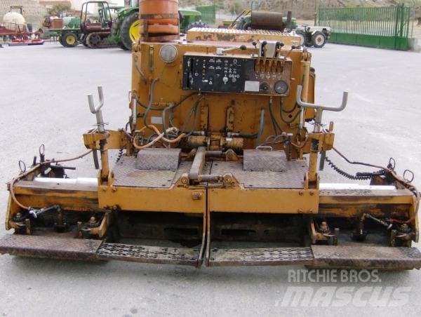 Case F25V Rozściełacze do asfaltu