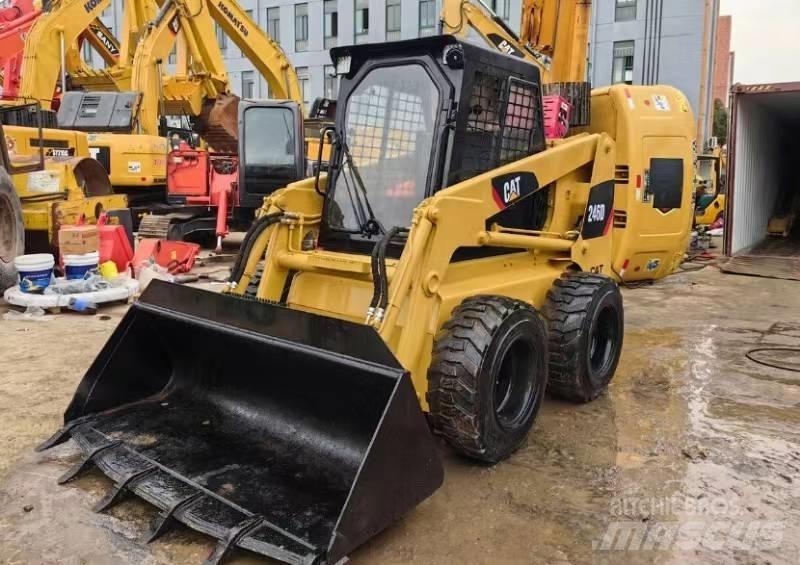 CAT 246 D Ładowarki burtowe