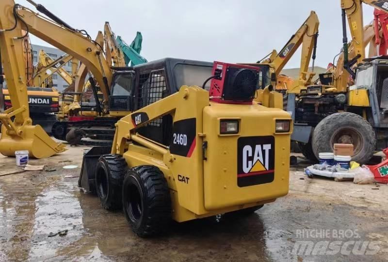 CAT 246 D Ładowarki burtowe