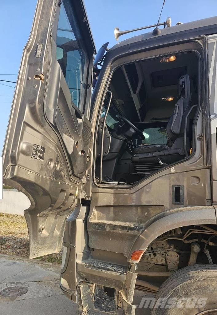 Mercedes-Benz 3951 Wozidła kolebkowe