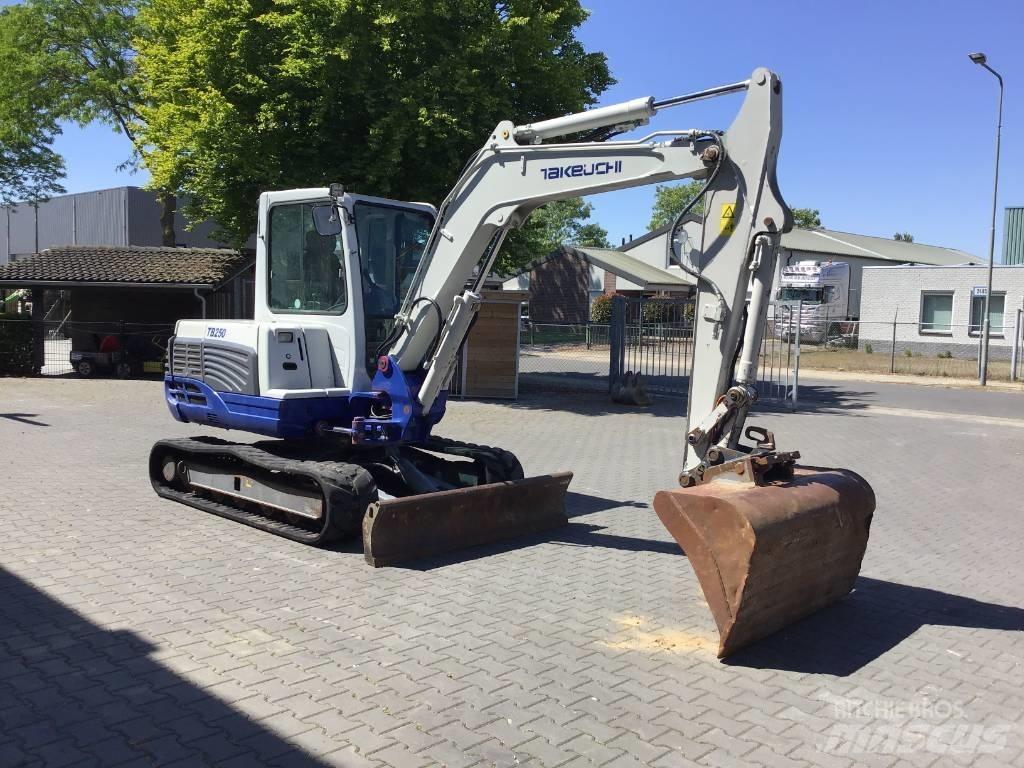 Takeuchi TB 250 Minikoparki