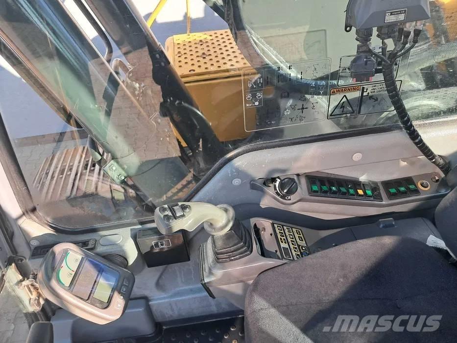 Volvo EC 240 B LC Koparki gąsienicowe