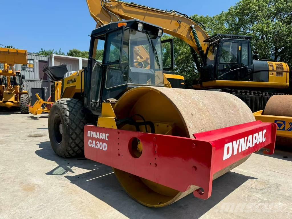 Dynapac CA 30 D Walce jednobębnowe