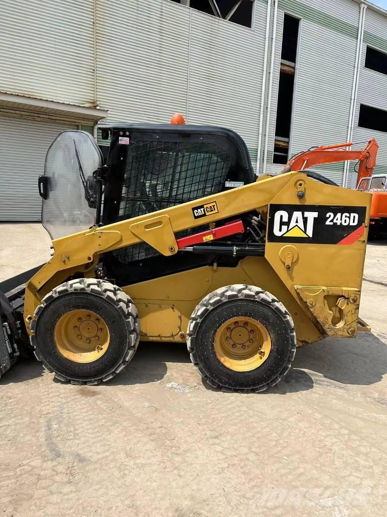CAT 246 D Ładowarki burtowe