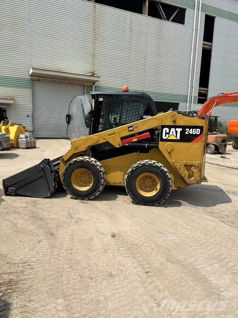 CAT 246 D Ładowarki burtowe