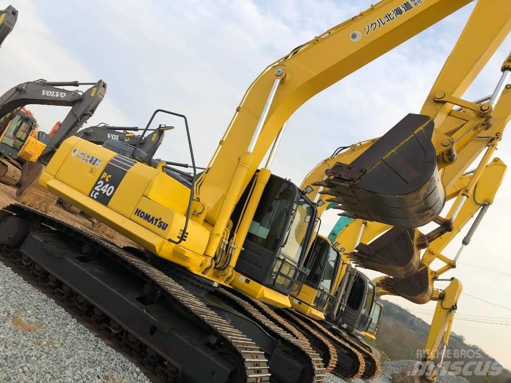 Komatsu 240-8 Koparki gąsienicowe