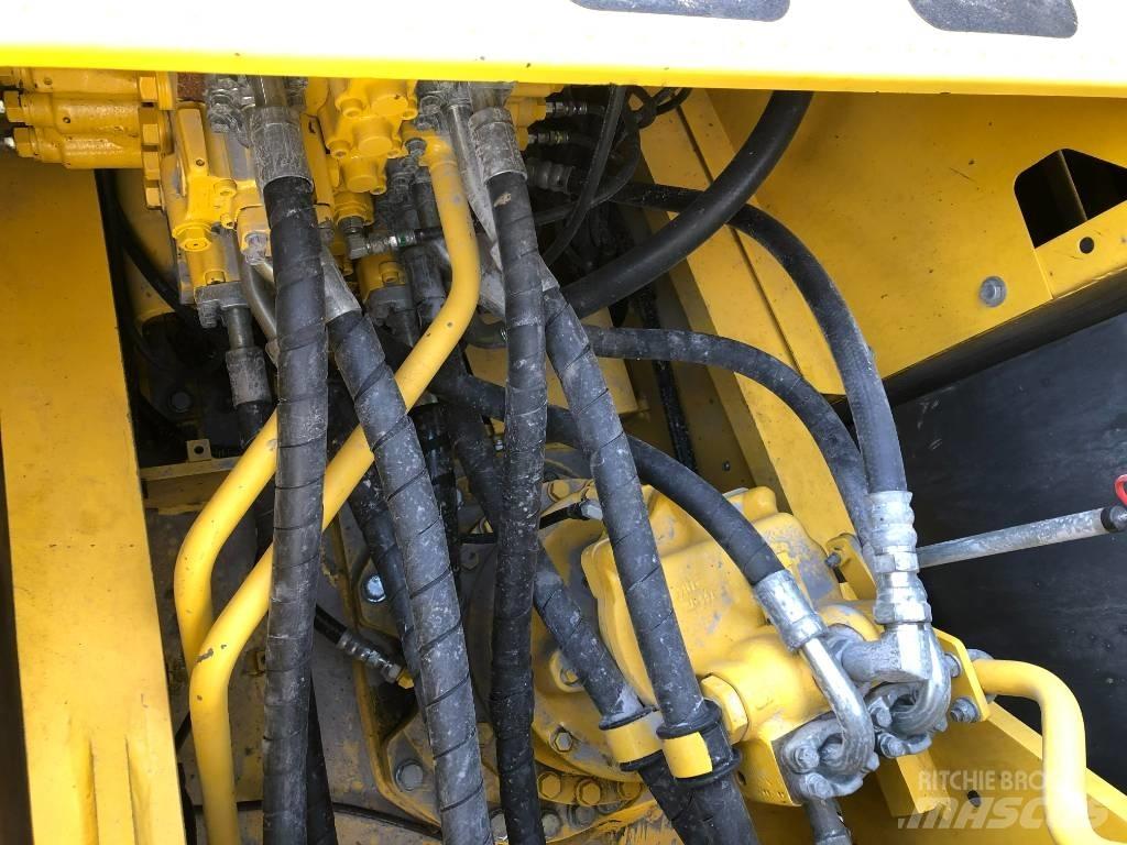Komatsu 240-8 Koparki gąsienicowe