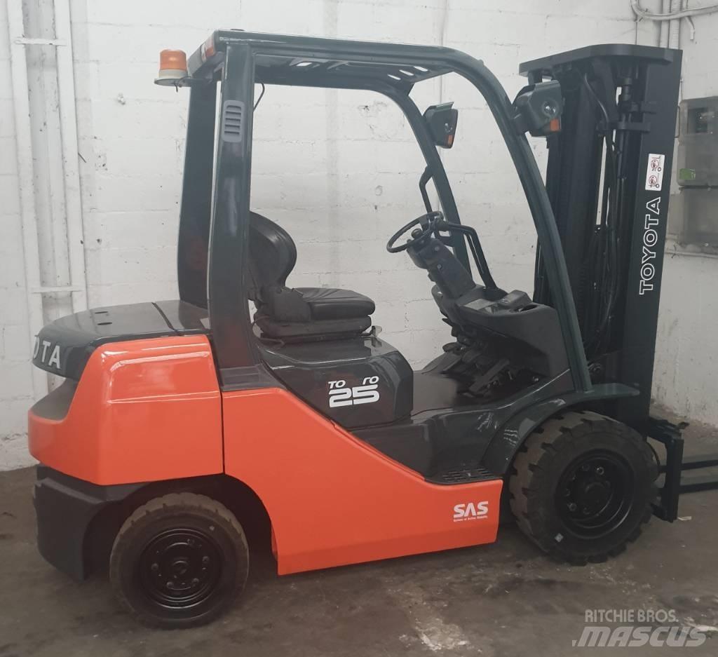 Toyota 52-8 FD 25 Wózki Diesla