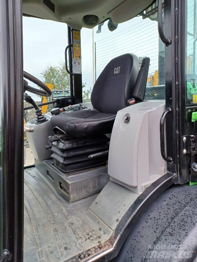 CAT 906M Ładowarki kołowe