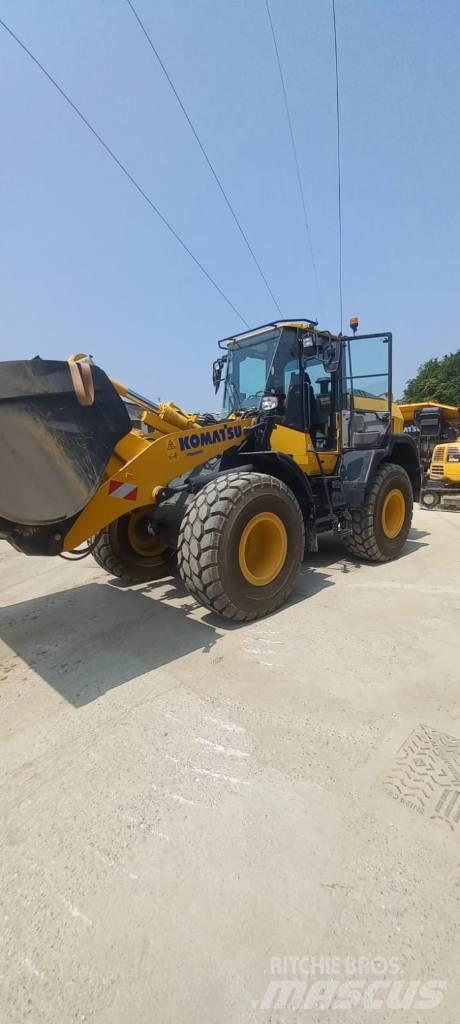 Komatsu WA270-8 Ładowarki kołowe