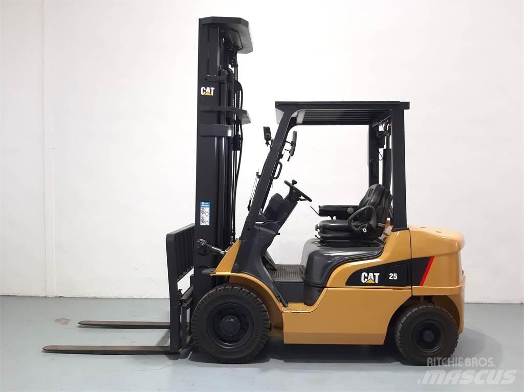 CAT DP25NT Wózki Diesla