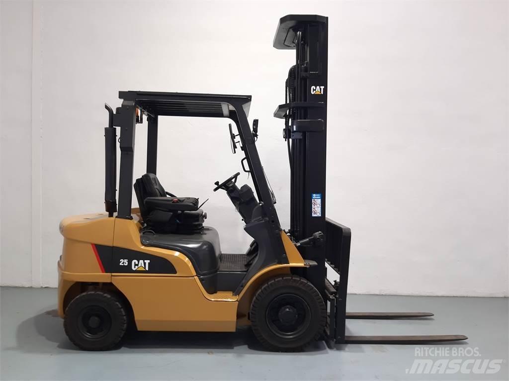 CAT DP25NT Wózki Diesla