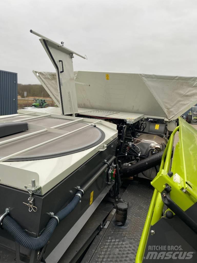 CLAAS LEXION 8800 Kombajny zbożowe