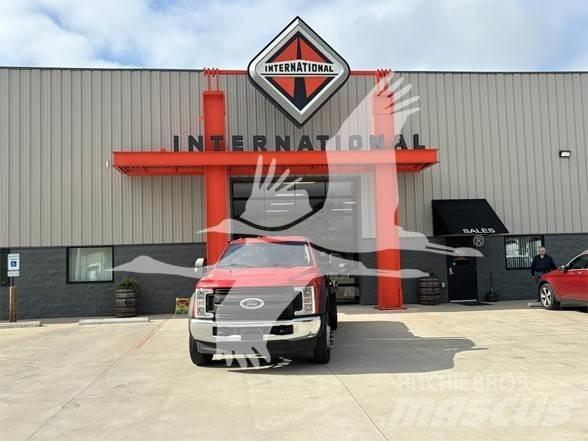 Ford F550 SD Ciężarówki typu Platforma / Skrzynia