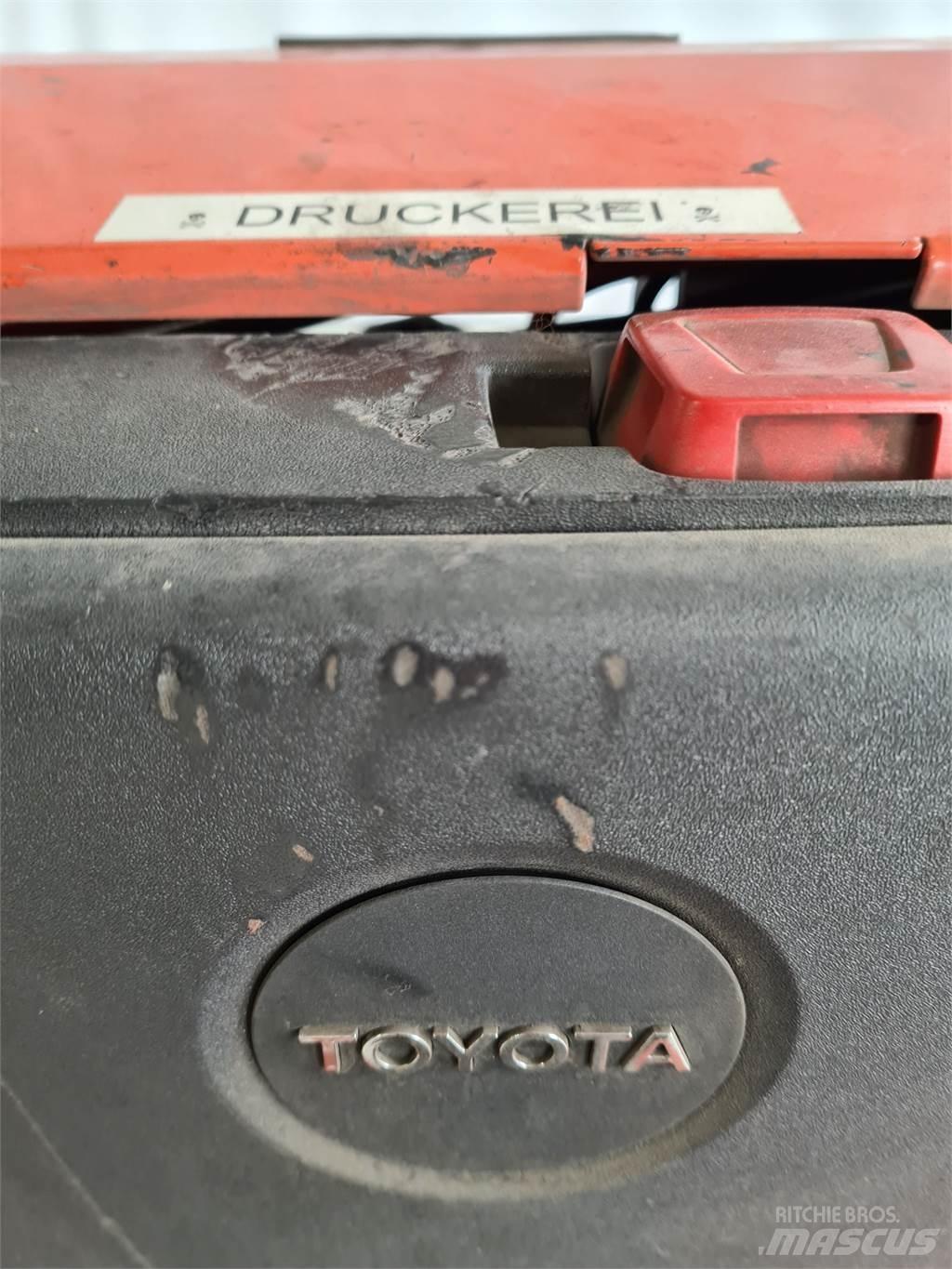 Toyota LWE 250 Wózki widłowe unoszące