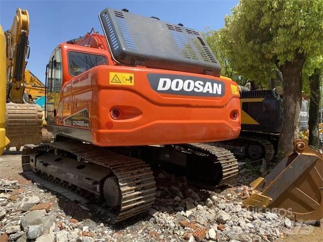 Doosan DX 225 LC Koparki gąsienicowe