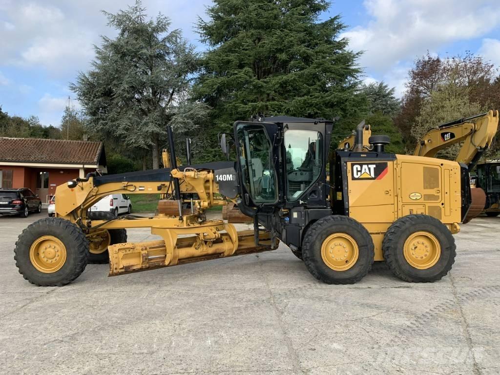 CAT 140 M 3 Równiarki