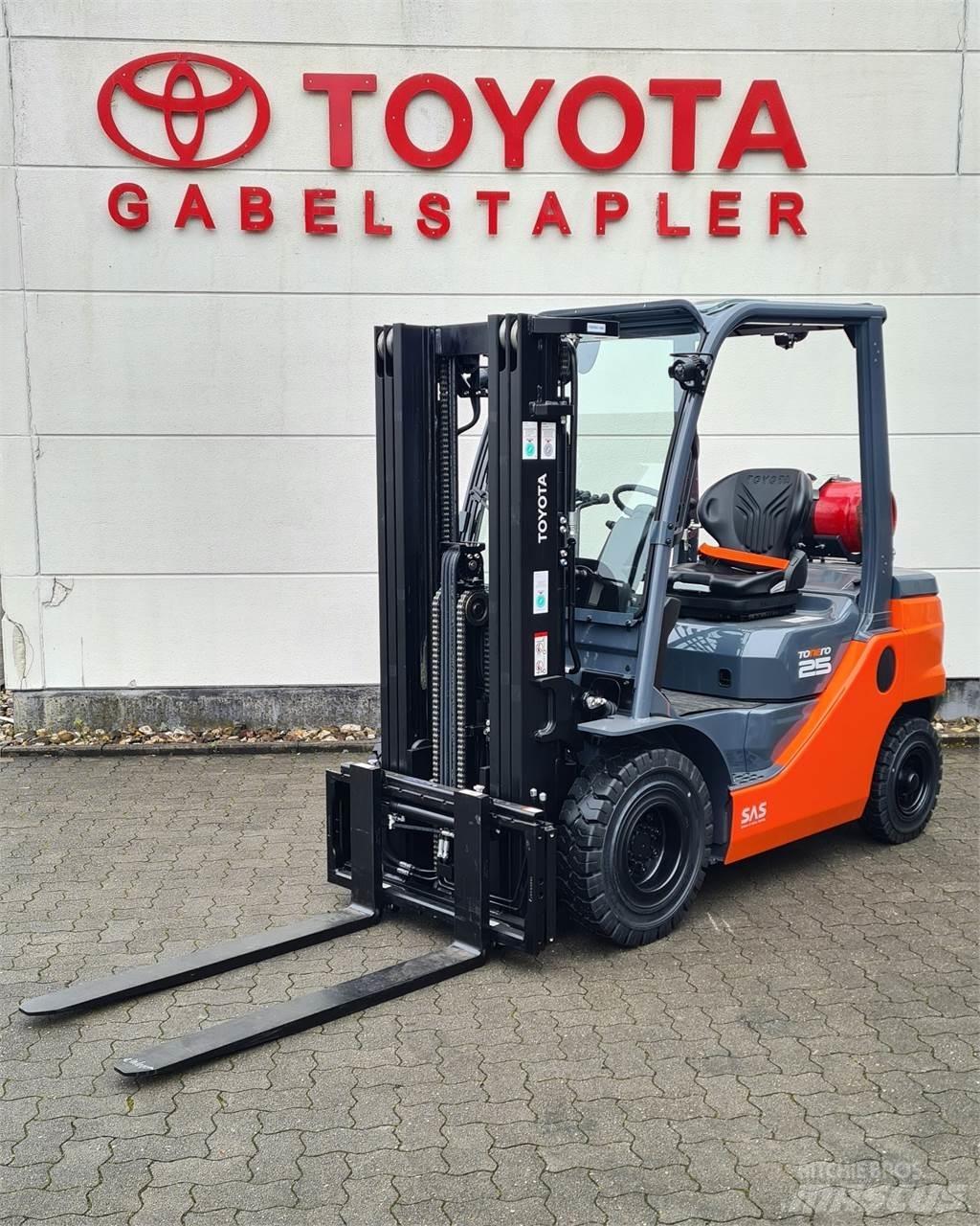 Toyota 02-8FGF25 Wózki LPG