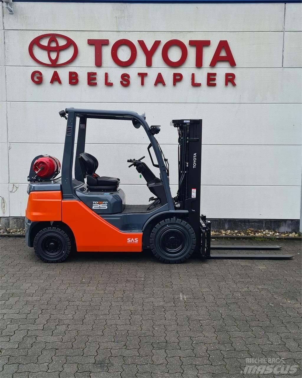 Toyota 02-8FGF25 Wózki LPG