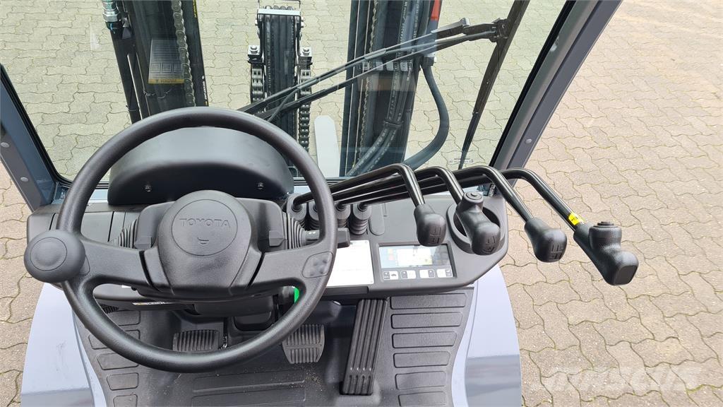 Toyota 02-8FGF25 Wózki LPG