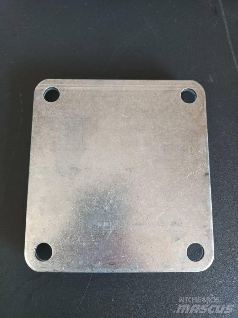 Volvo COVER 1669376 Silniki