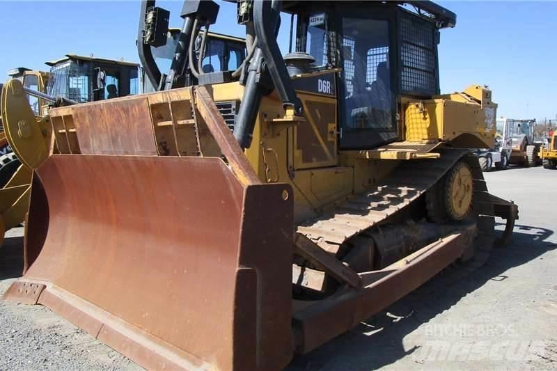 CAT D6R2 Spycharki gąsienicowe