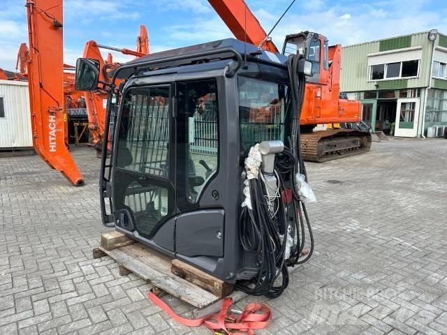 Hitachi ZX-LC-5B Kabiny i wnętrze