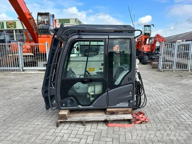 Hitachi ZX-LC-5B Kabiny i wnętrze