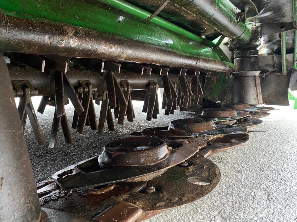 John Deere 324 Kosiarki