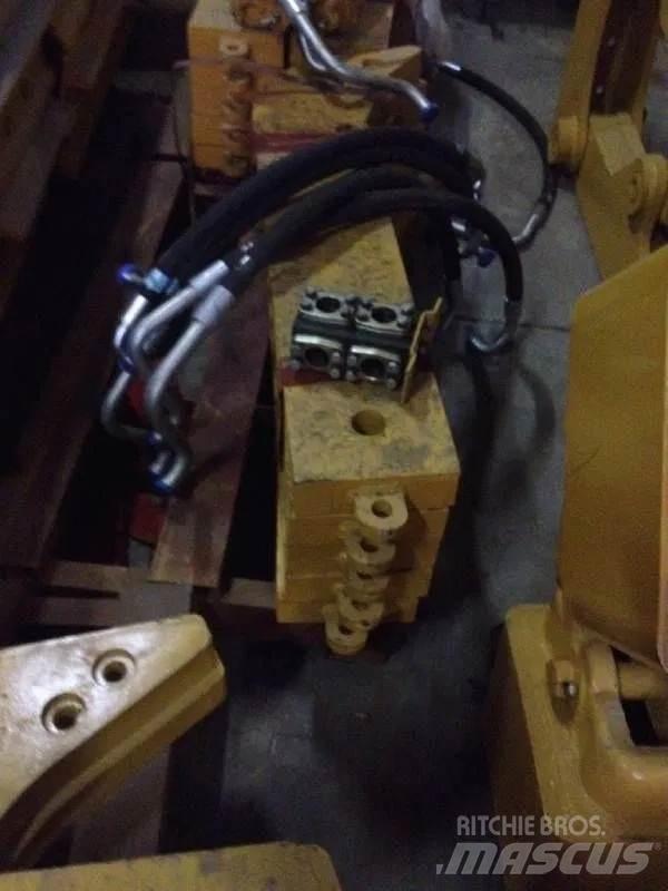 CAT D7H Ripper NEW Maszyny budowlane - Inne