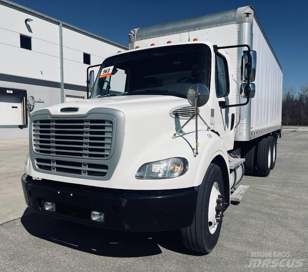 Freightliner M 106 Samochody ciężarowe ze skrzynią zamkniętą