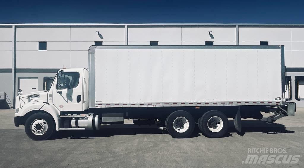 Freightliner M 106 Samochody ciężarowe ze skrzynią zamkniętą